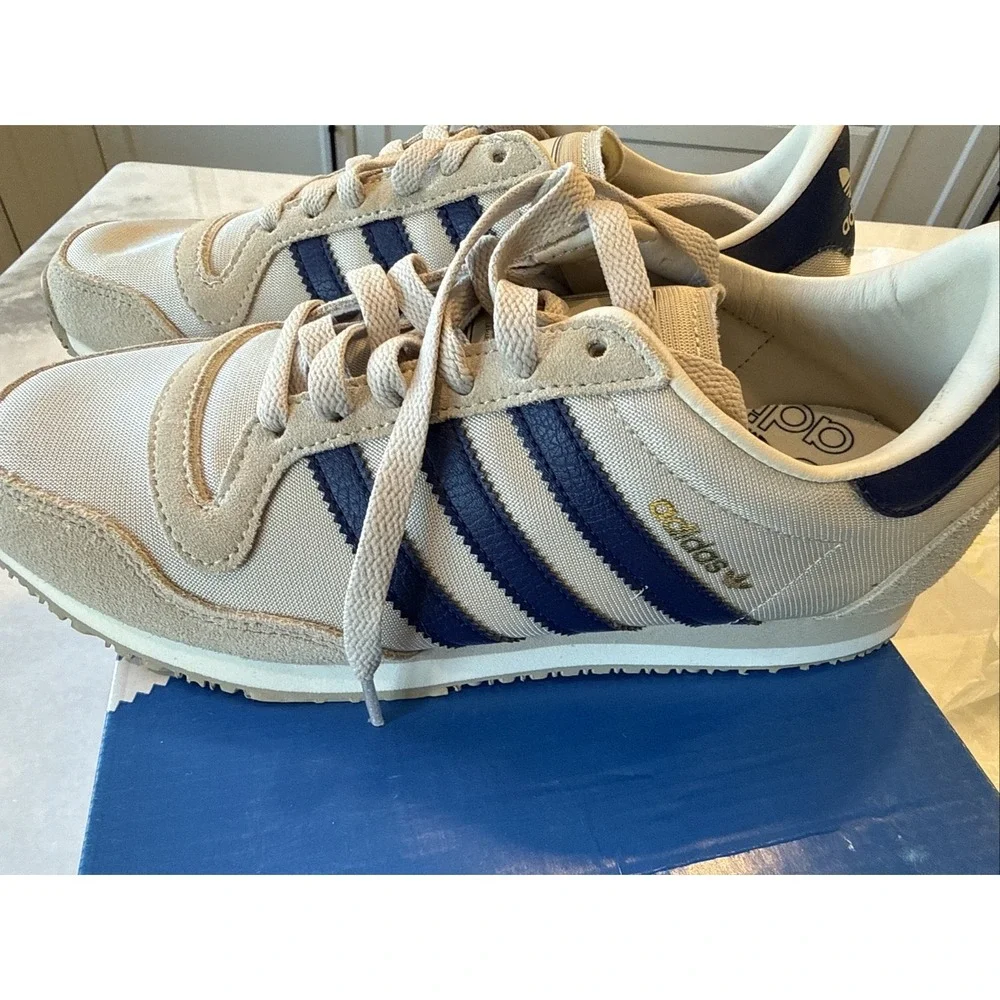 New Adidas Galaxy OG‎ Big Kids Size 5
